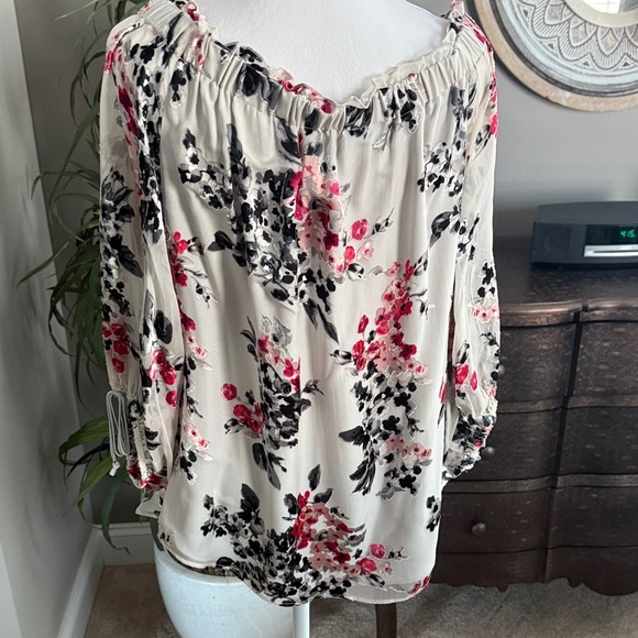 White House Blac Market Floral Off-Shoulder Women's Top - Picture 5 of 8